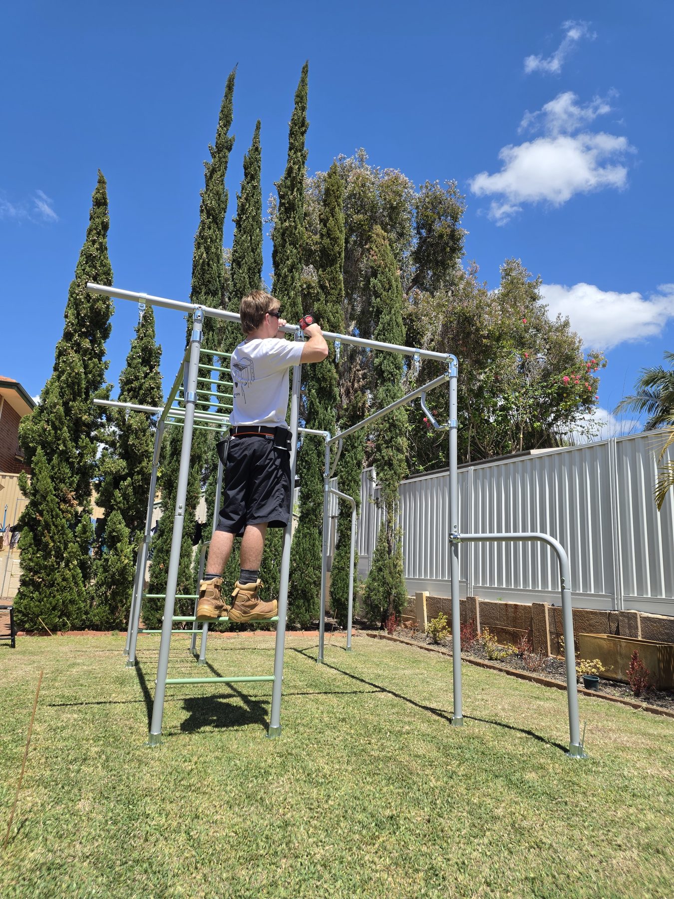 Torque Assembly fitting the top bars on a Growplay frame in a Perth backyard